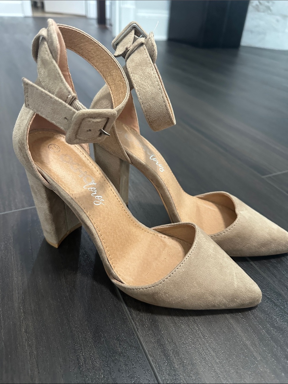 Ocho toros Faux Suede Nude Pumps - Size 7.5